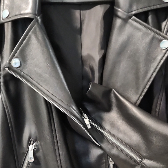 Eloquii Women's Sleek Black Leather Jacket - Picture 5 of 5